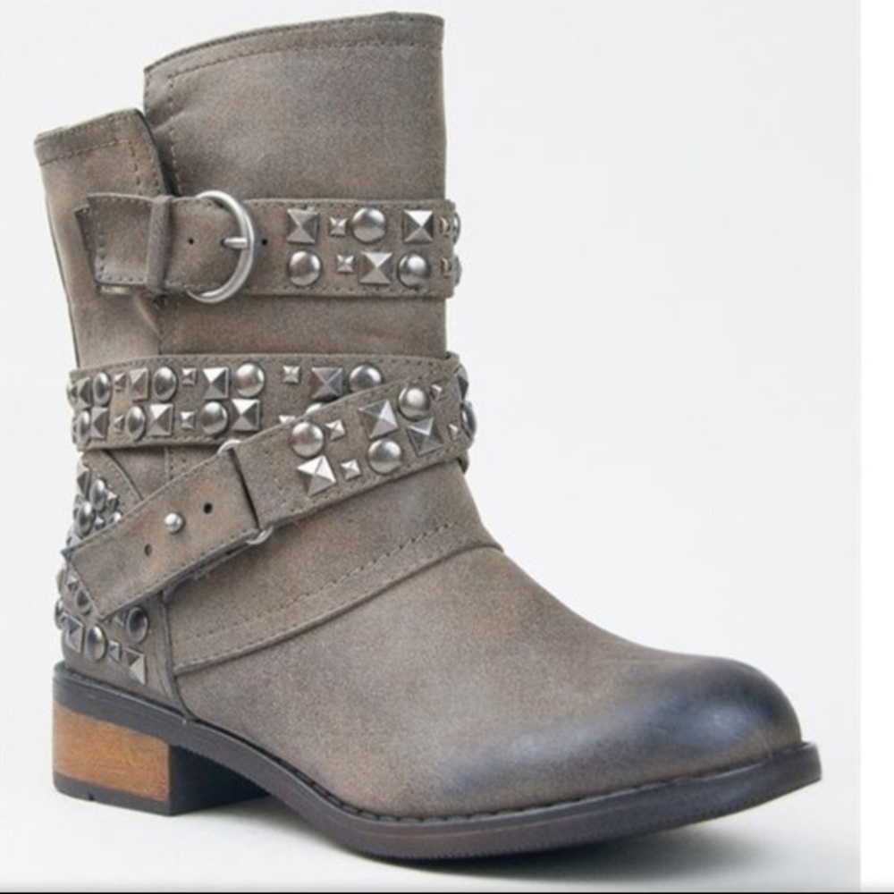 Dirty Laundry “Showstopper” boots